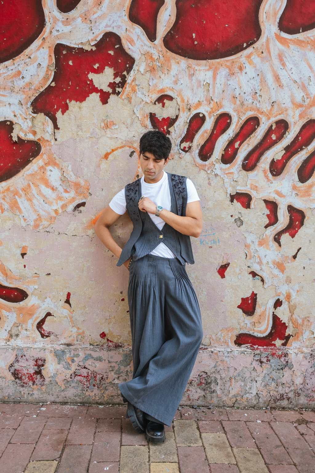 MANZAR Vest